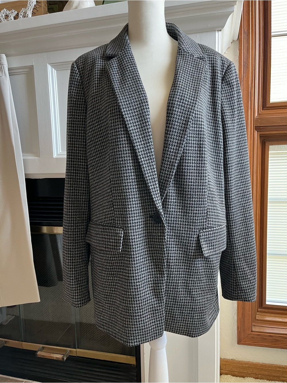 LOFT Black and Gray Houndstooth Single-Button Blazer